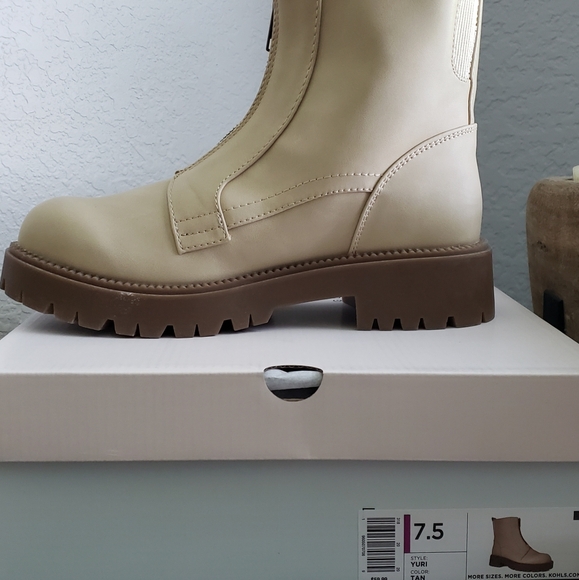NWT- SO beige combat boots - Picture 9 of 9